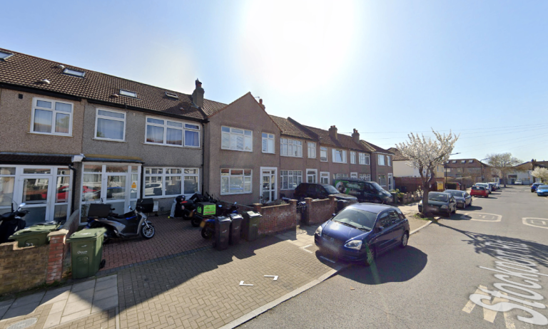 Flat Stockport Road in Greater London