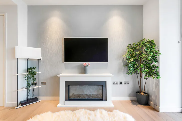 Flat South Quay Walk in Greater London