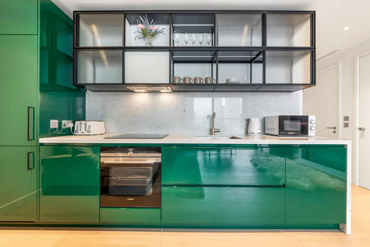 Flat South Quay Walk in Greater London