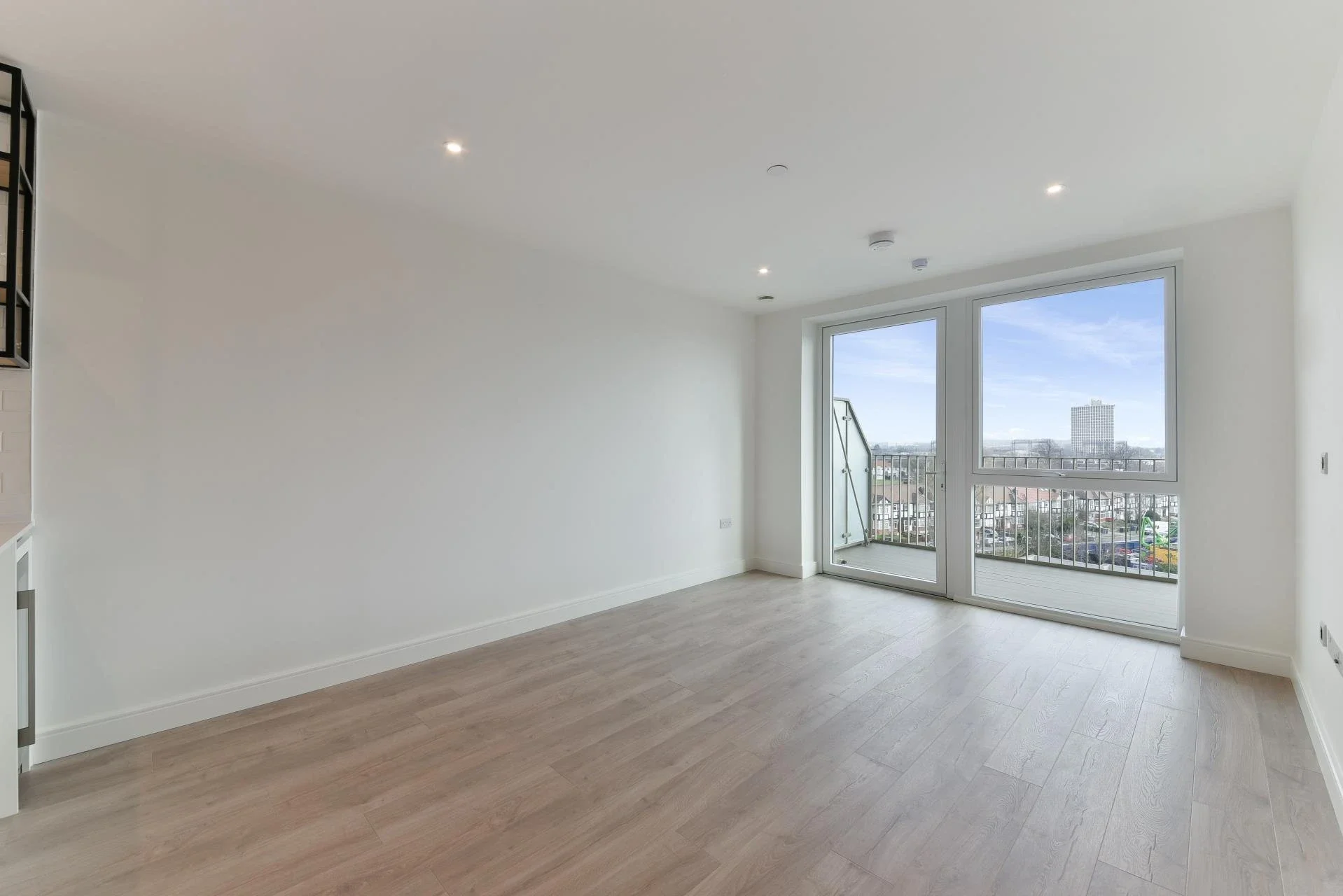 Flat Beresford Avenue in Greater London