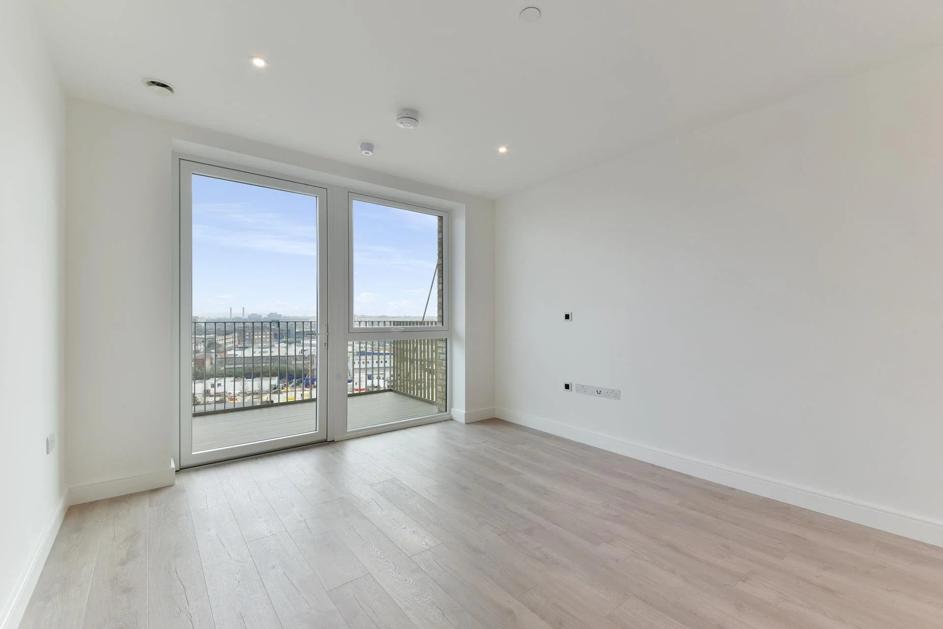 Flat Beresford Avenue in Greater London