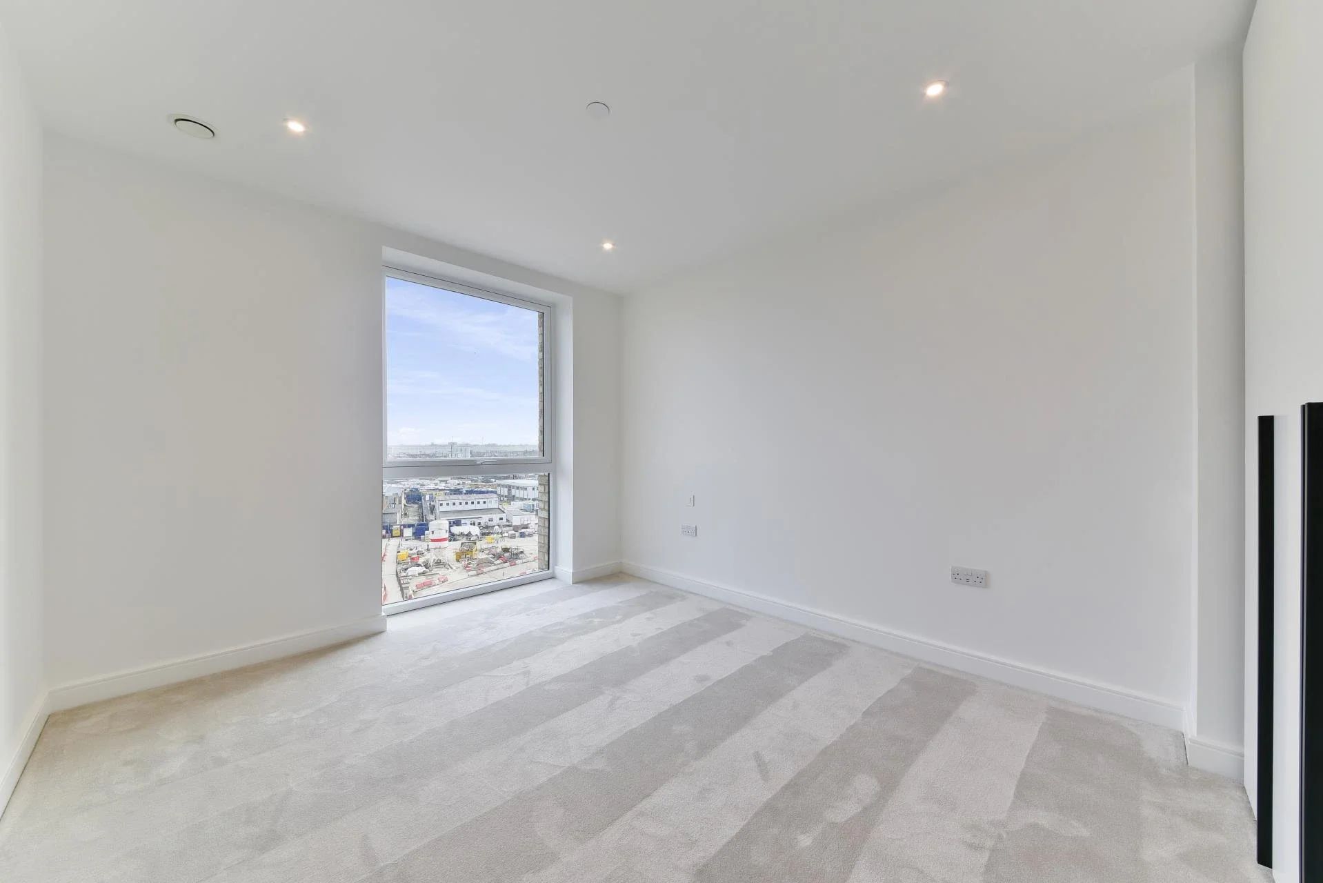 Flat Beresford Avenue in Greater London