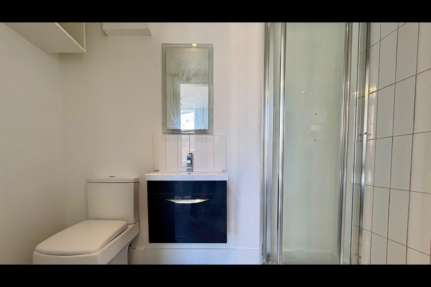 Flat Bollo Lane in Greater London