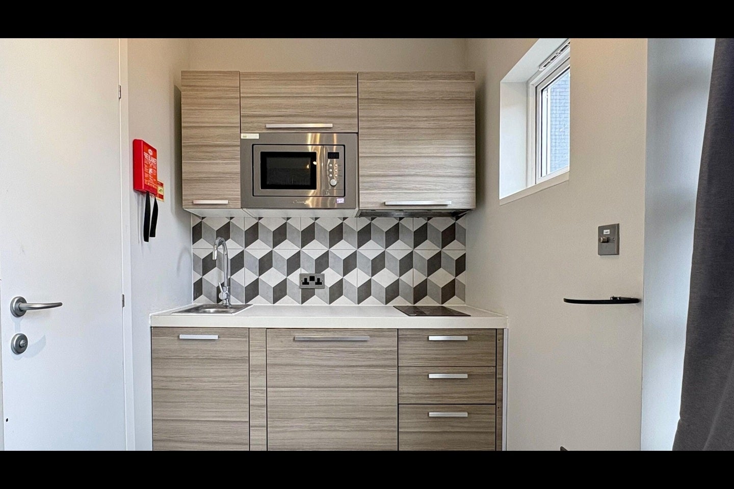 Flat Bollo Lane in Greater London