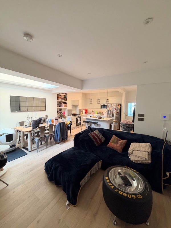 Room Queenstown Road in Greater London