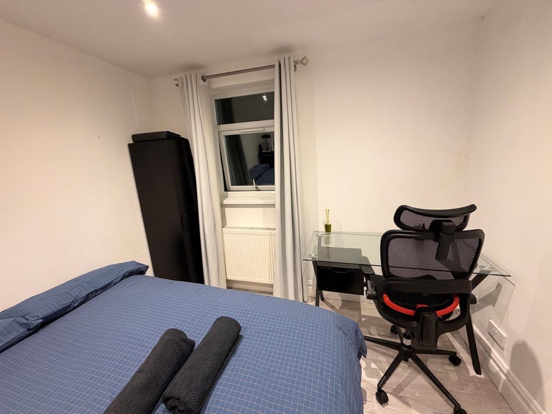 Room Queenstown Road in Greater London
