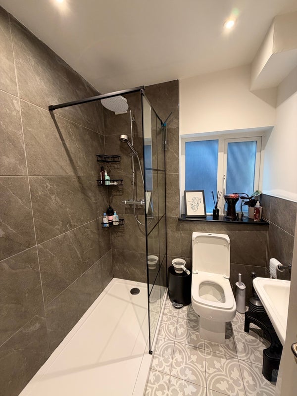 Room Queenstown Road in Greater London