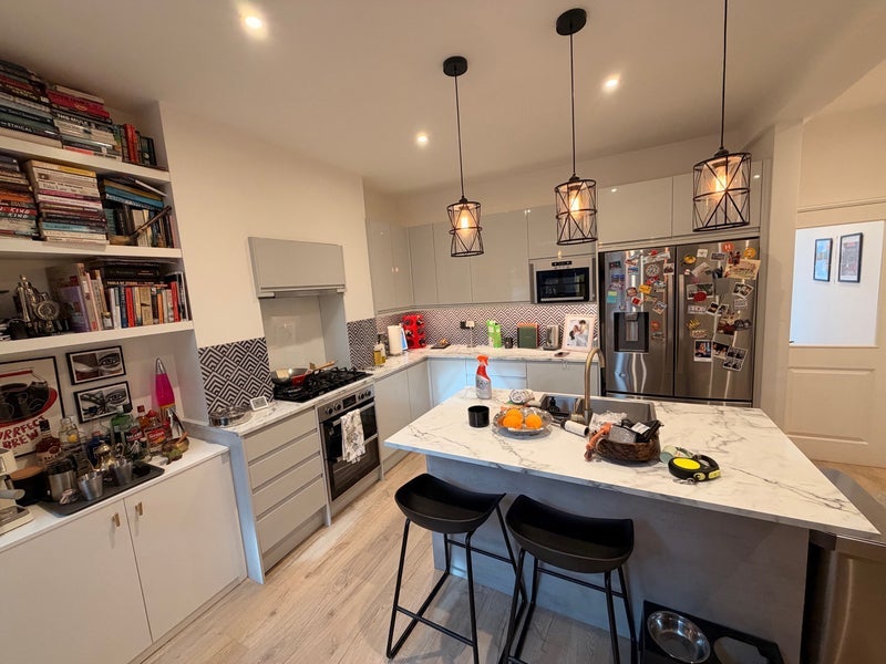 Room Queenstown Road in Greater London