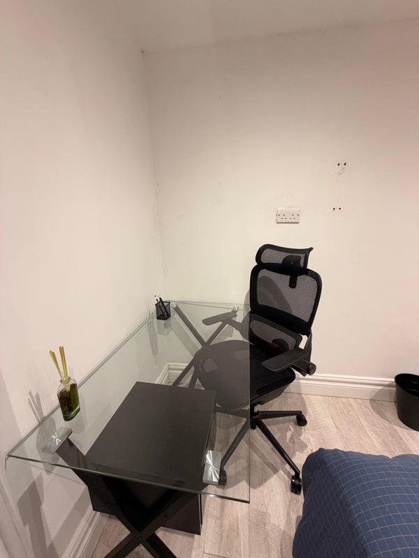 Room Queenstown Road in Greater London