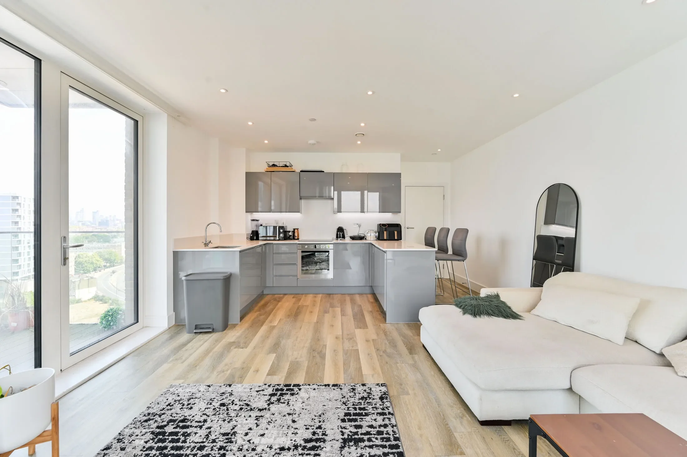 Flat Bridges Court in Greater London