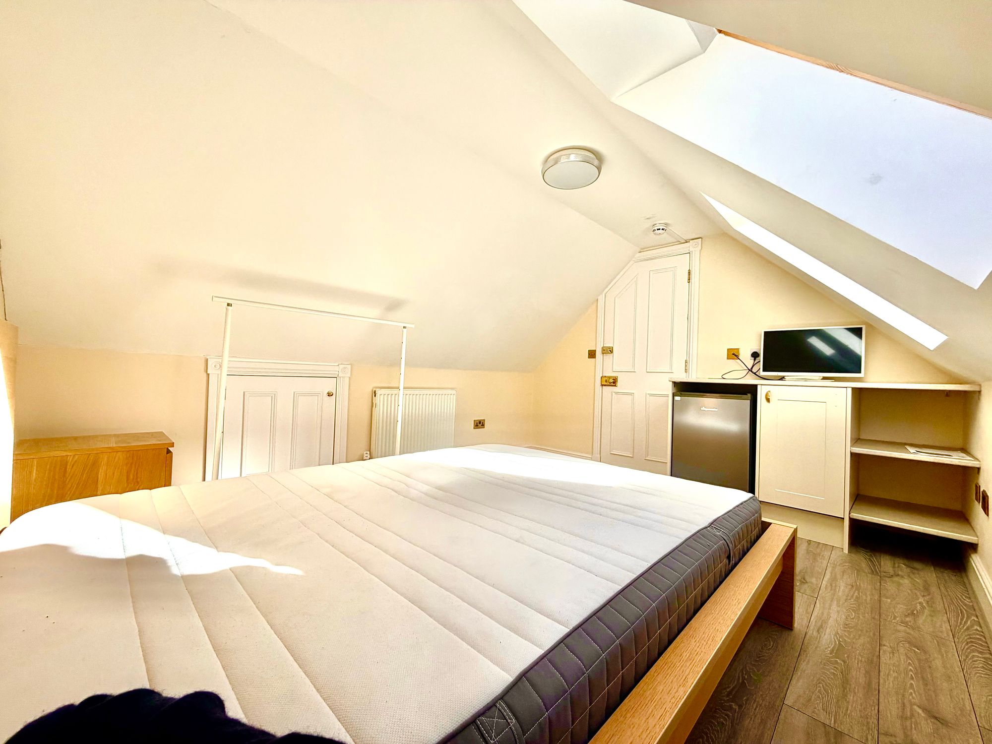 Room Wardown Crescent in Luton