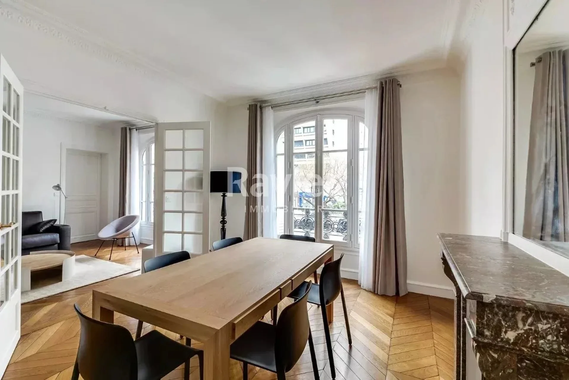 Flat Avenue de Flandre in Paris