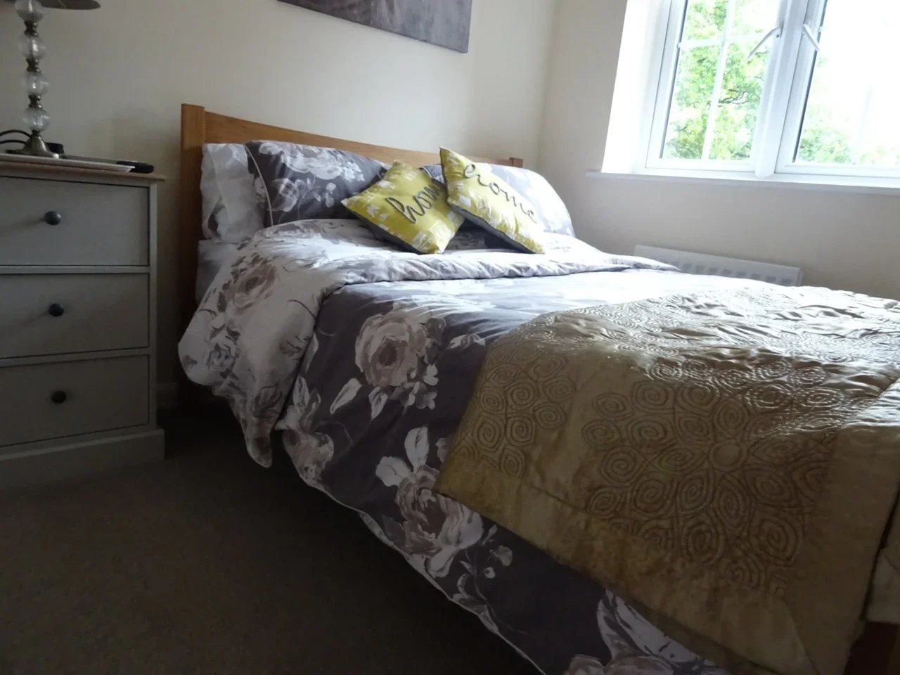 Room Beeches Way in Horsham
