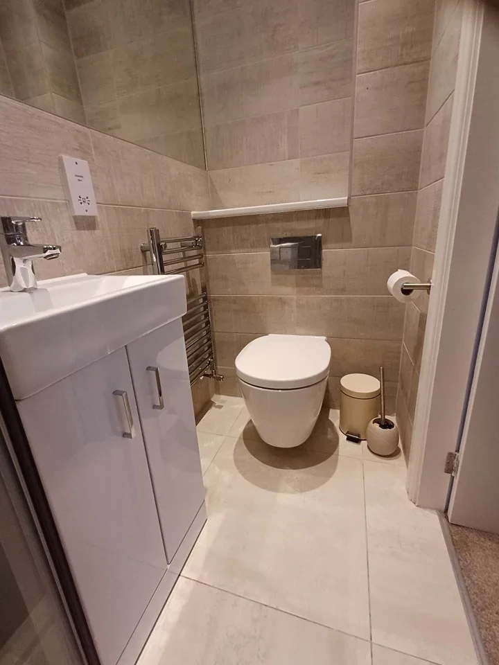 Room Beeches Way in Horsham