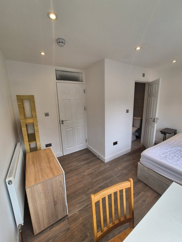 Room Corporation Street in Greater London