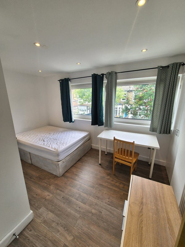 Room Corporation Street in Greater London
