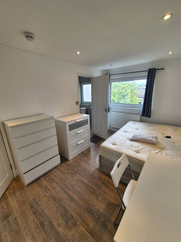 Room Corporation Street in Greater London