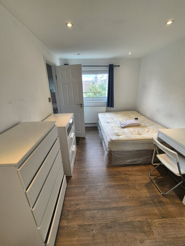 Room Corporation Street in Greater London