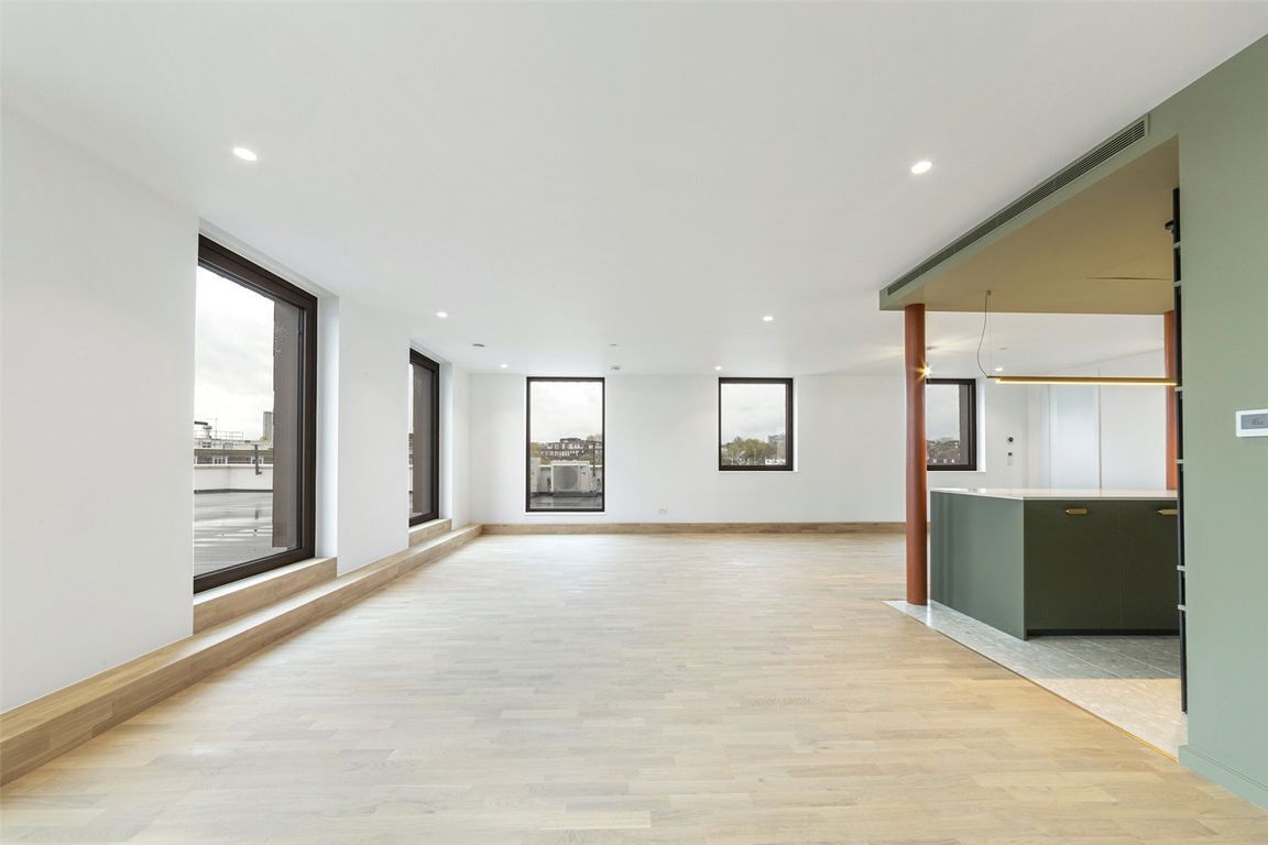 Flat Adelaide Road in Greater London