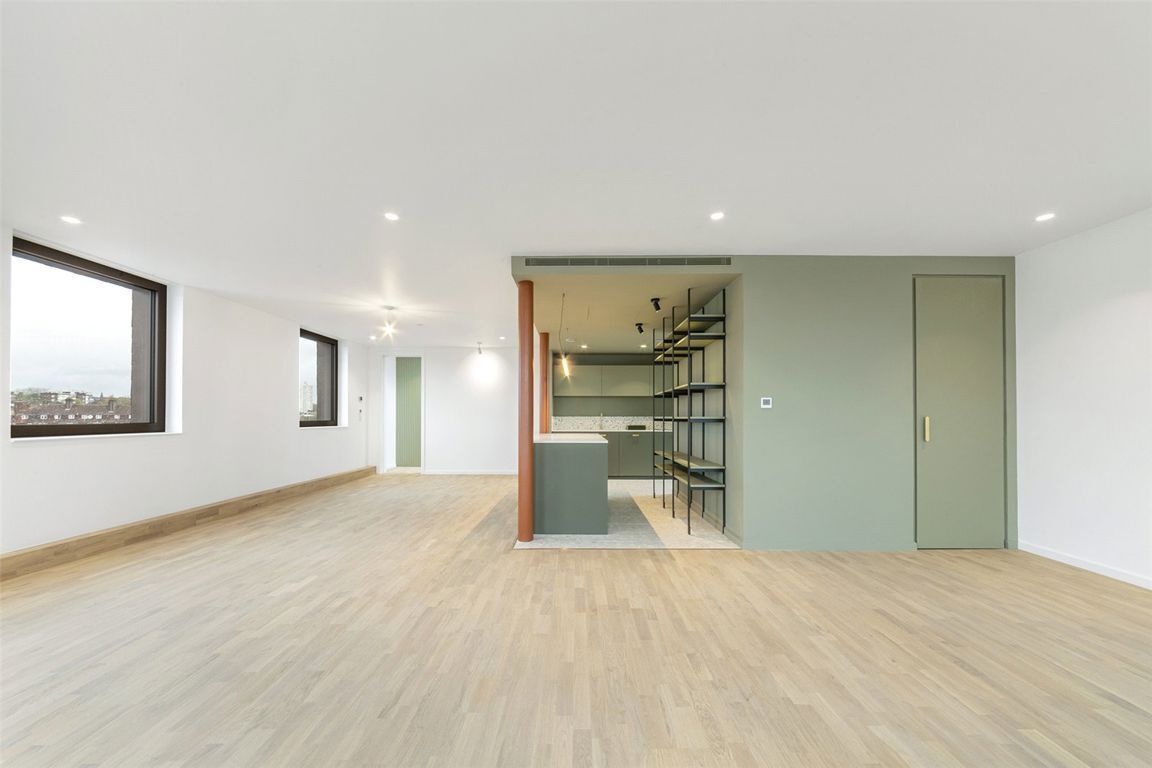 Flat Adelaide Road in Greater London