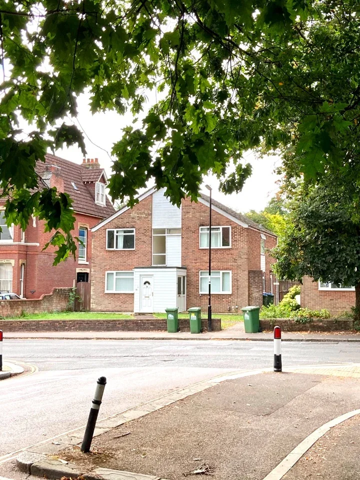 Flat Brookvale Road in Southampton