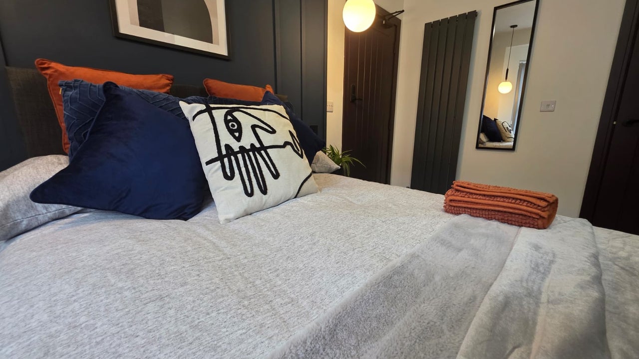 Room Clarendon Road in Luton