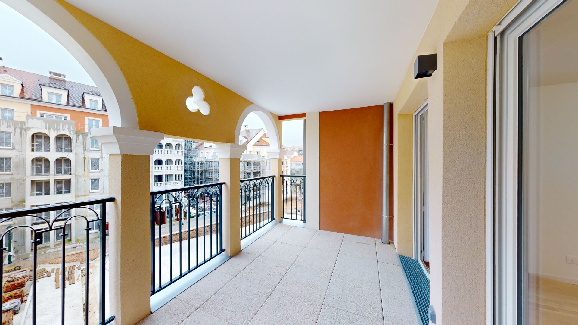 Flat Avenue Charles de Gaulle in Le Plessis-Robinson