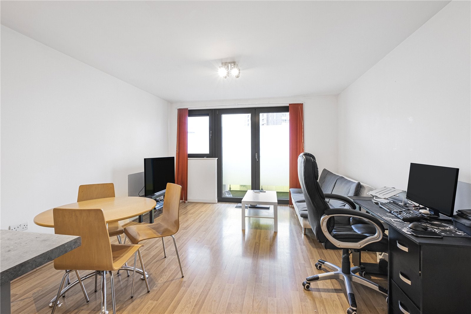 Flat Warton Road in Greater London