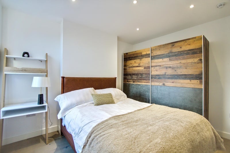 Room Whymark Avenue in Greater London