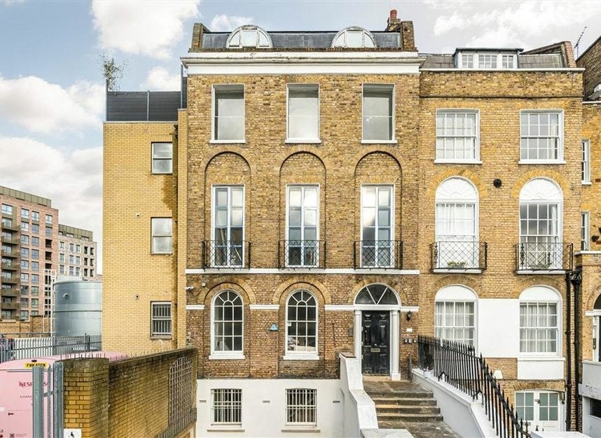 Flat Kennington Road in Greater London