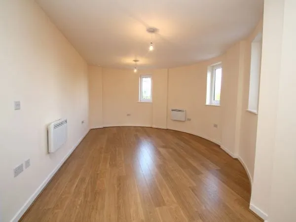 Flat Railway Terrace in Slough