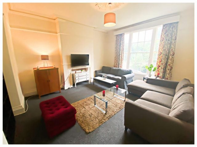 Flat Broomhall Road in Sheffield