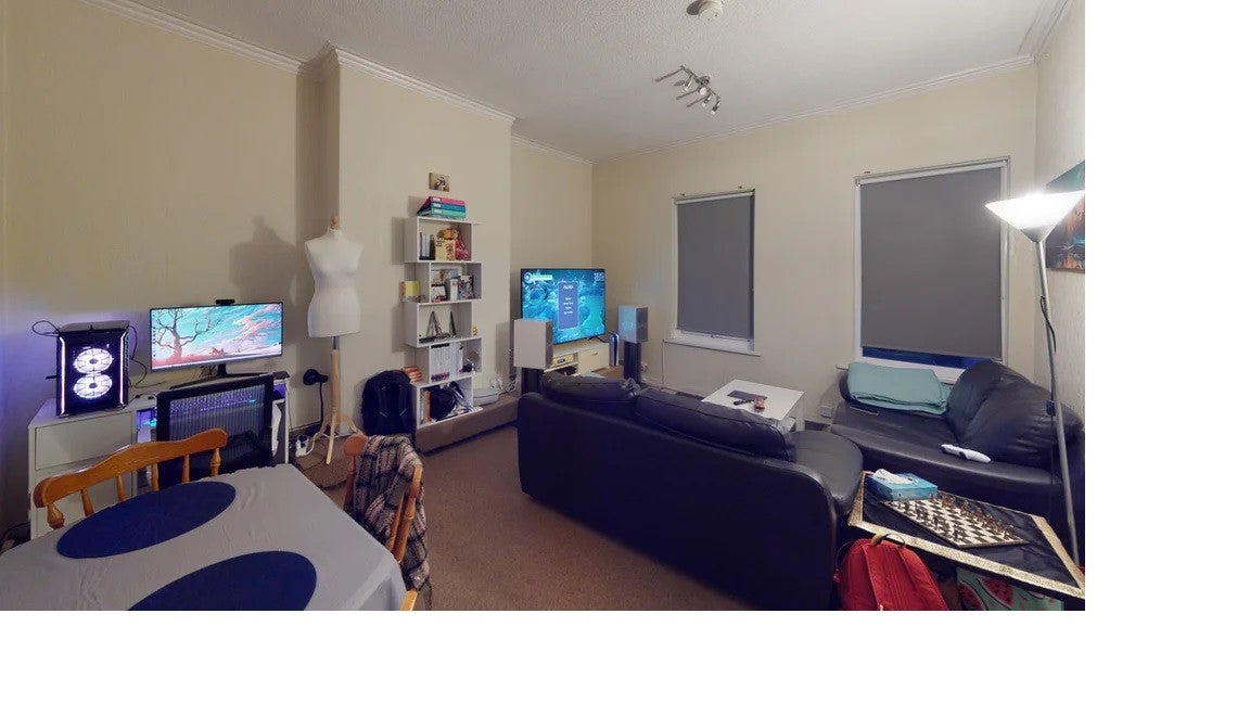 Flat Rosebank Road in Leeds