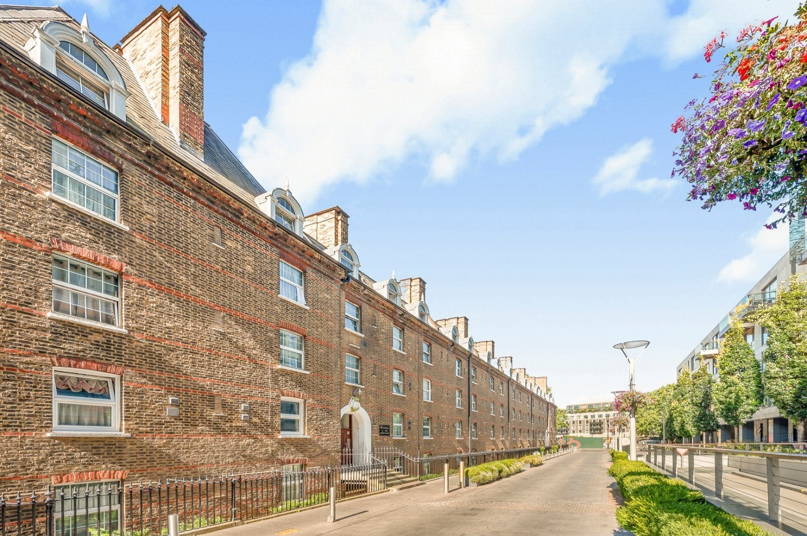 Flat Gatliff Road in City of Westminster