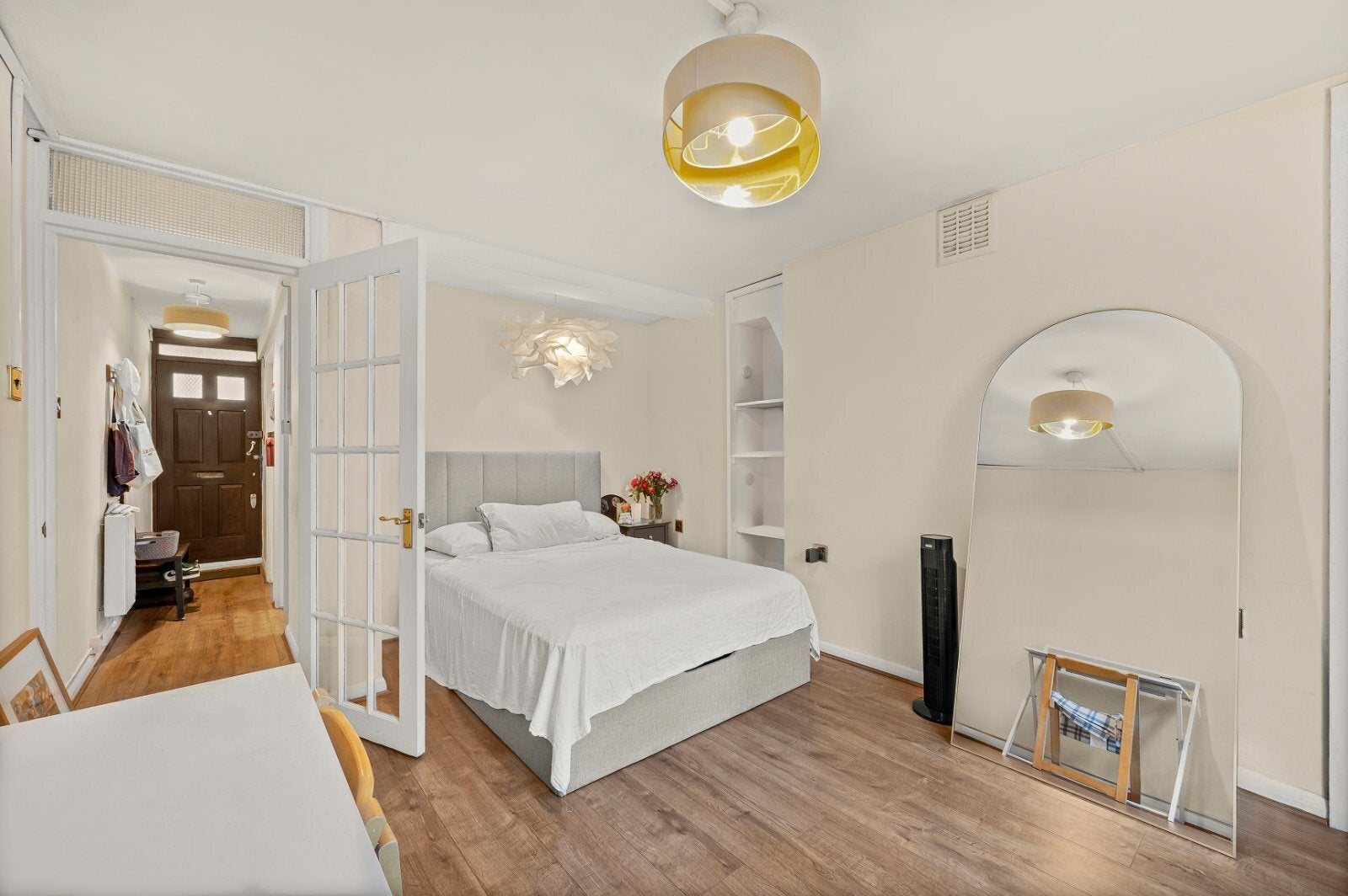Flat Gatliff Road in City of Westminster