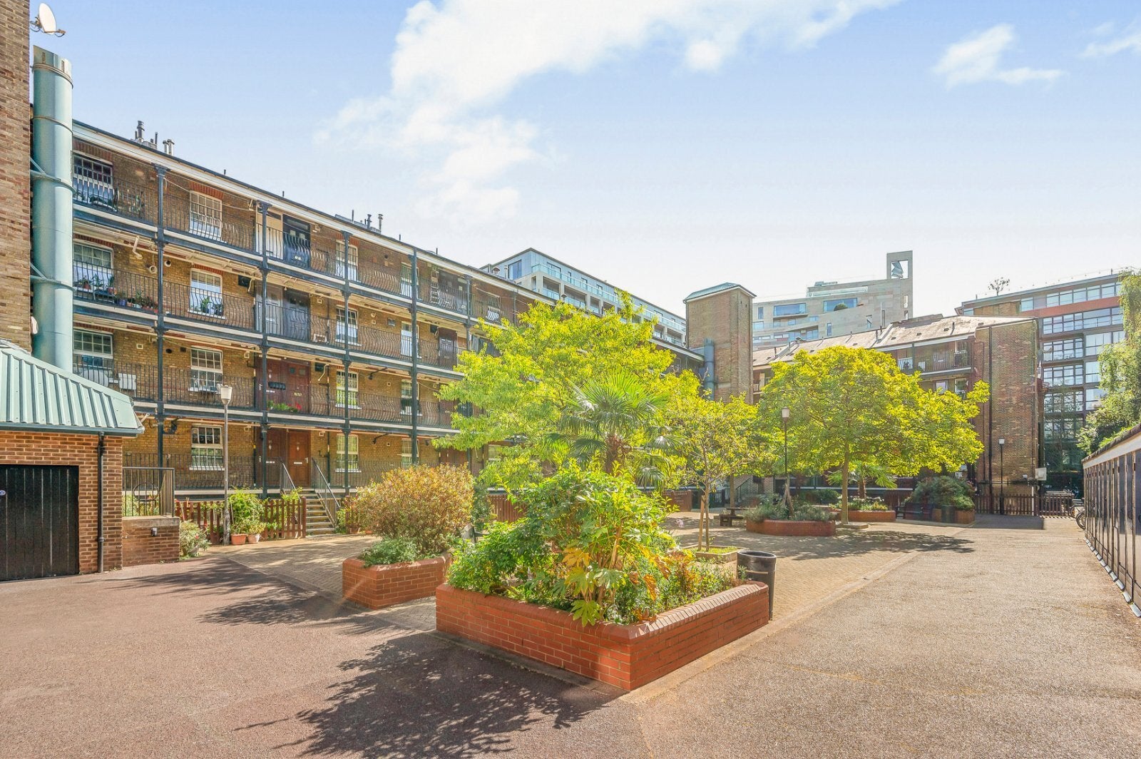 Flat Gatliff Road in City of Westminster