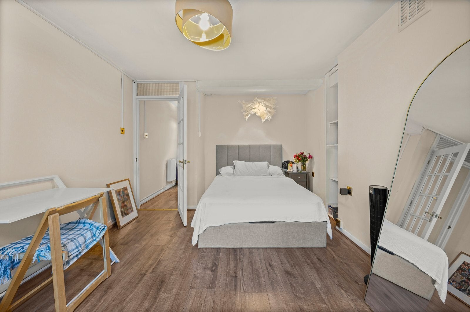 Flat Gatliff Road in City of Westminster