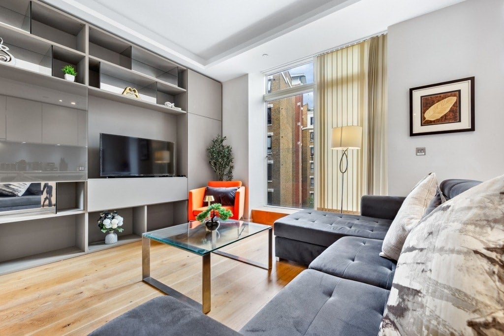 Flat Great Newport Street in City of Westminster