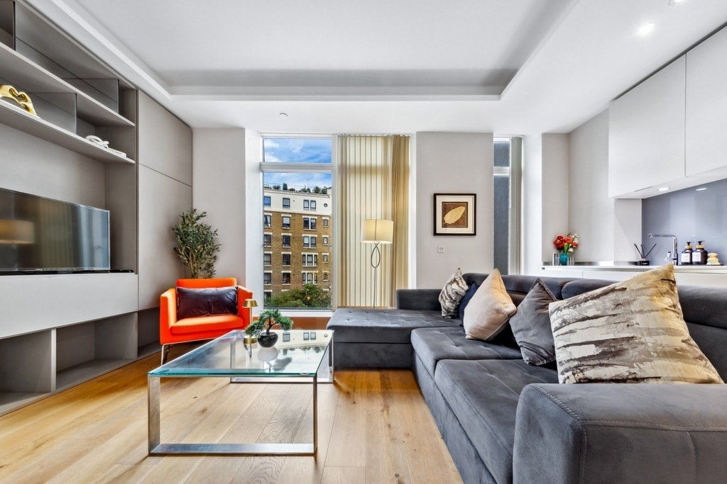Flat Great Newport Street in City of Westminster