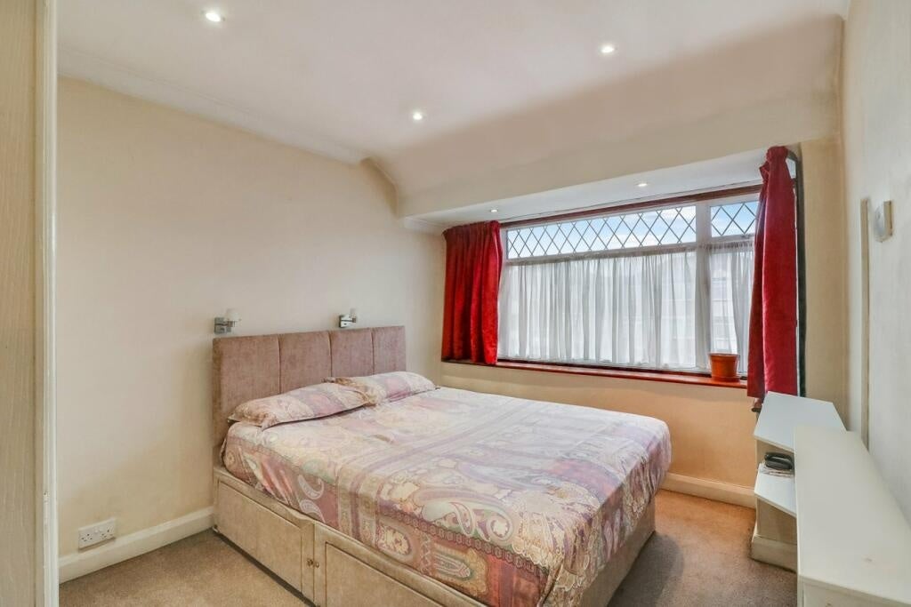 House Taunton Way in Greater London