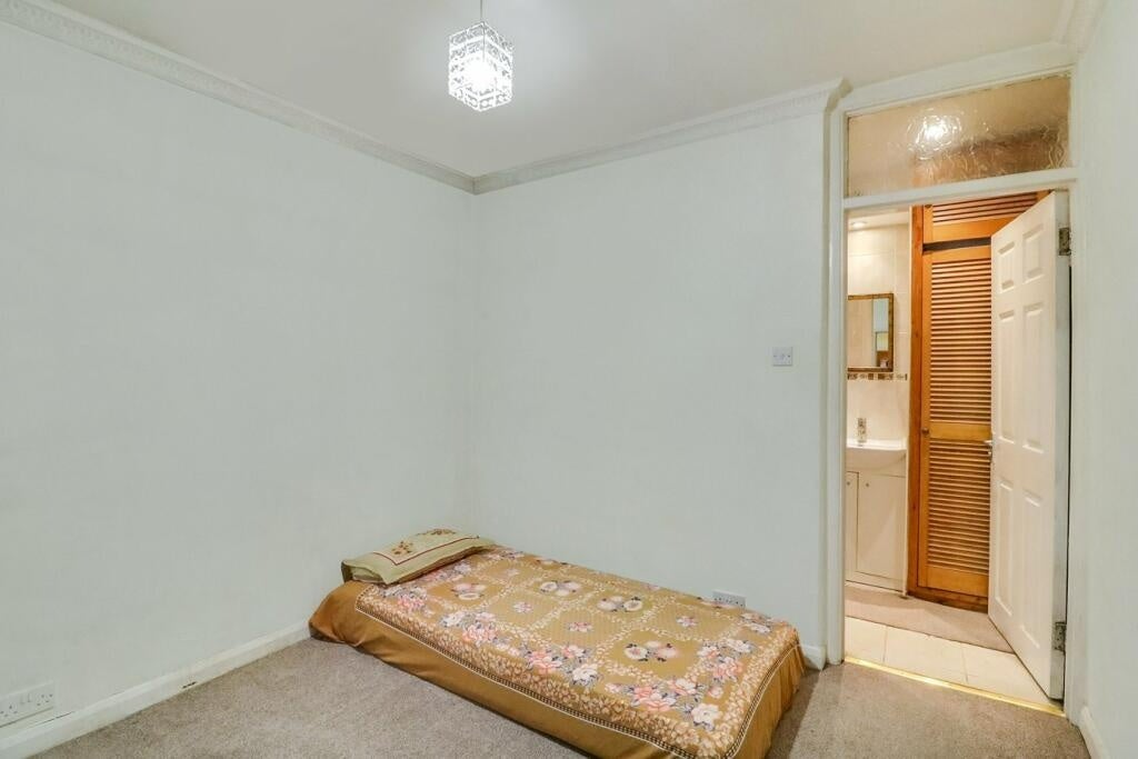 House Taunton Way in Greater London