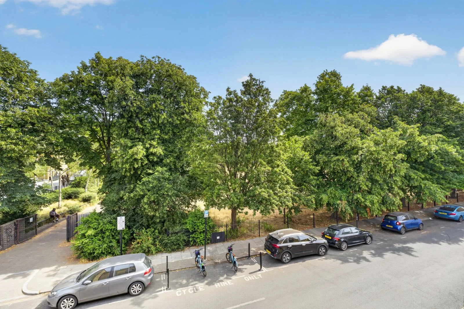 Flat Mackenzie Road in Greater London