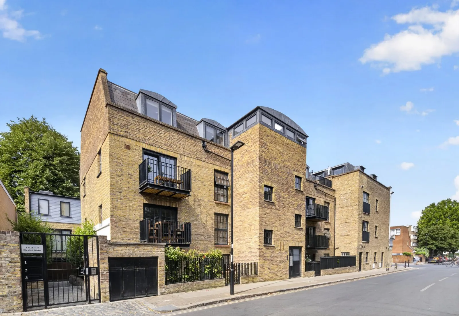 Flat Mackenzie Road in Greater London