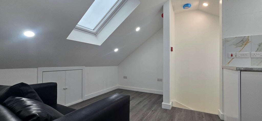 Flat Stafford Road in Greater London
