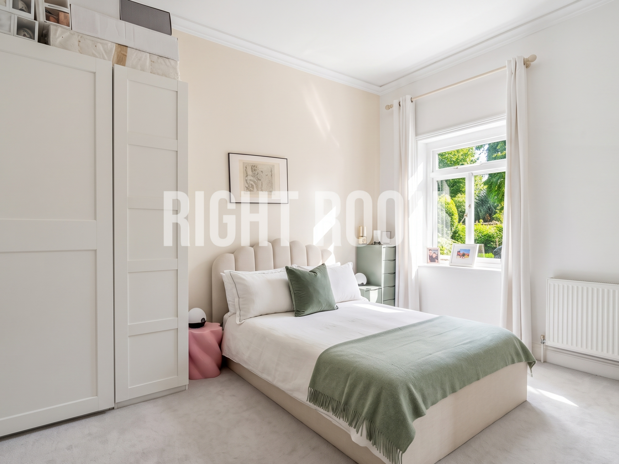 Flat Penywern Road in Greater London