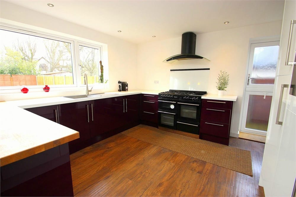 Room Hawthorn Drive in Denham