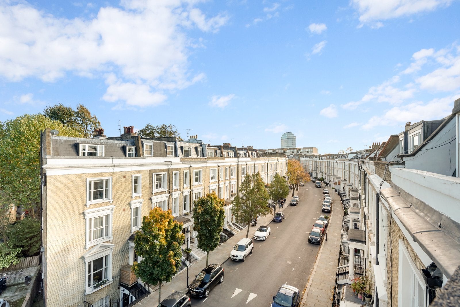 Flat Eardley Crescent in Greater London