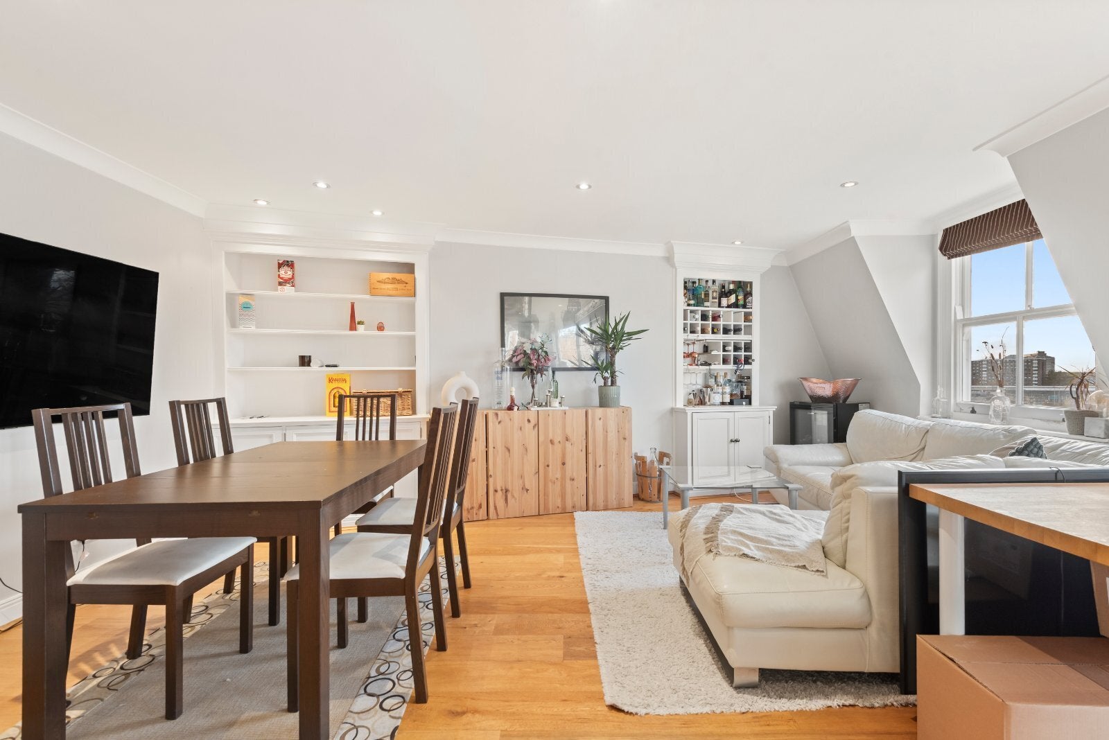 Flat Eardley Crescent in Greater London