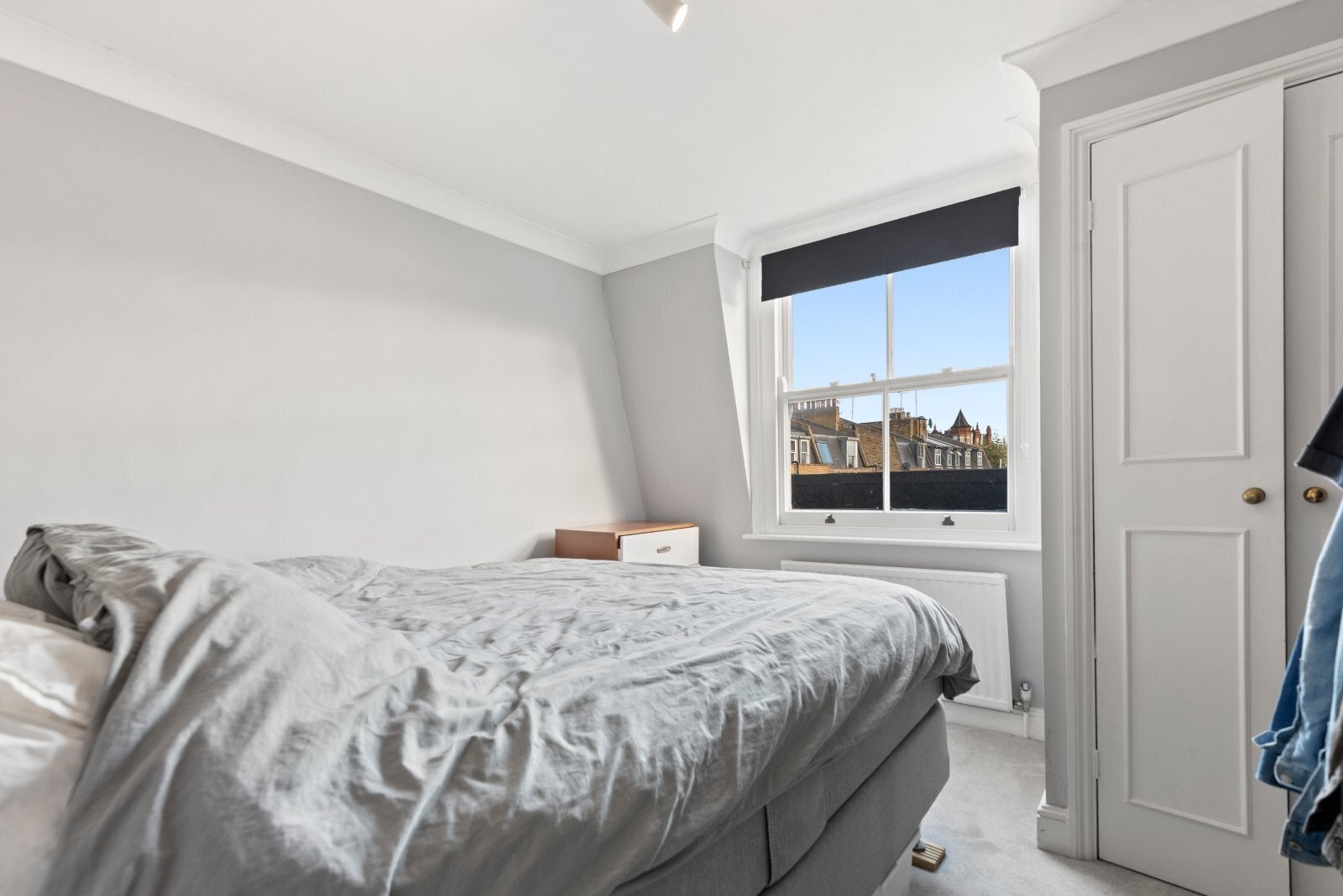 Flat Eardley Crescent in Greater London