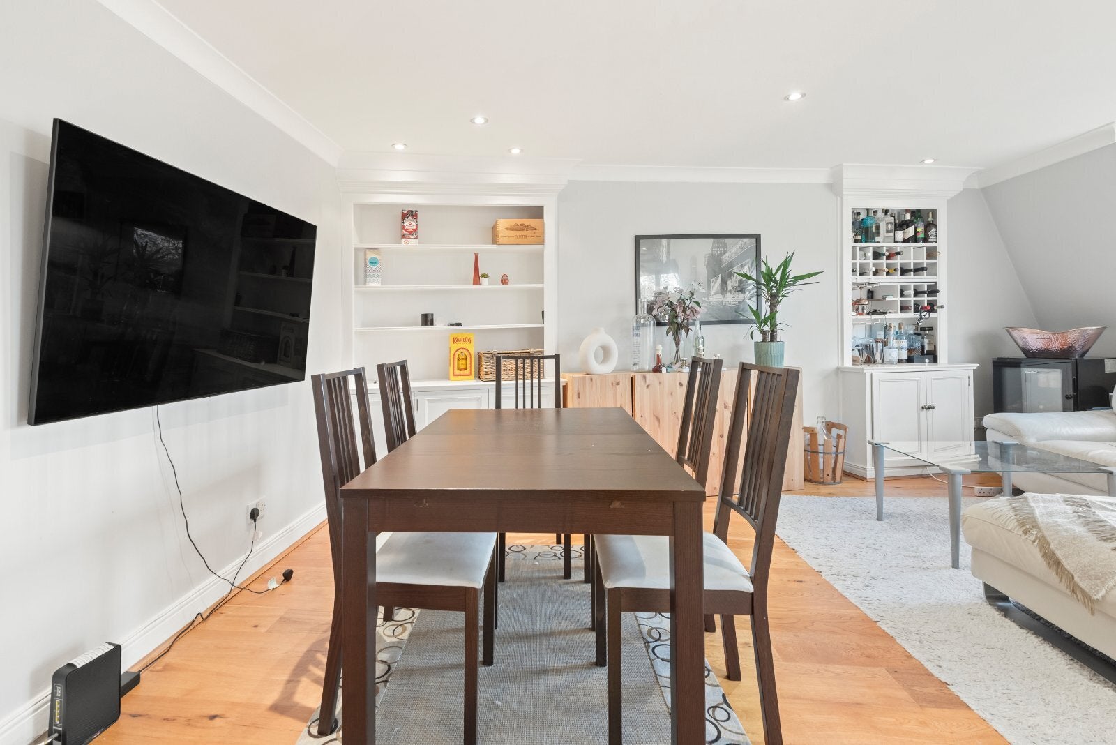 Flat Eardley Crescent in Greater London